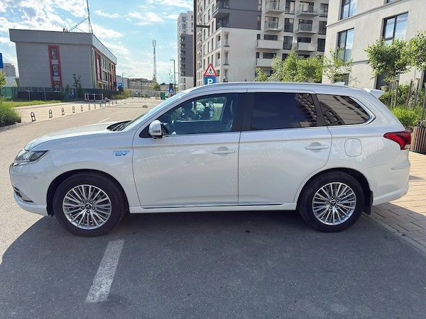 MITSUBISHI Outlander 2020 — imagine 2
