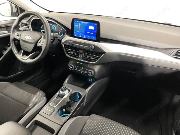 FORD Focus 2022 — imagine 8
