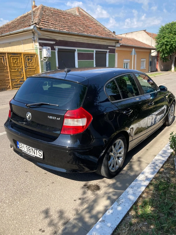 BMW 1 Series 2024 — imagine 5