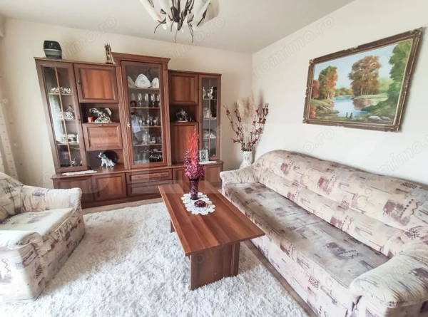 Apartament cu 2 camere decomandate, 52 mp, AC, boxa, renovat, zona Micro 16 — fotografia 3