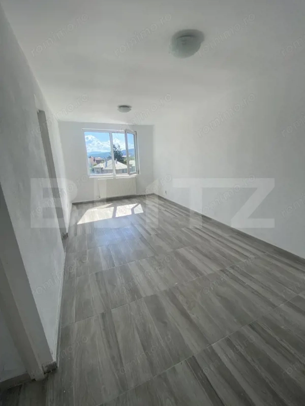 Apartament de vânzare, 2 camere, etaj intermediar, zona Decebal — fotografia 1