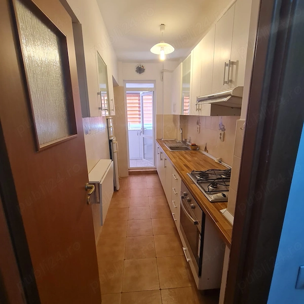 Vand apartament 2 camere central, et 3 4, spatios, mobilat, utilat — fotografia 3