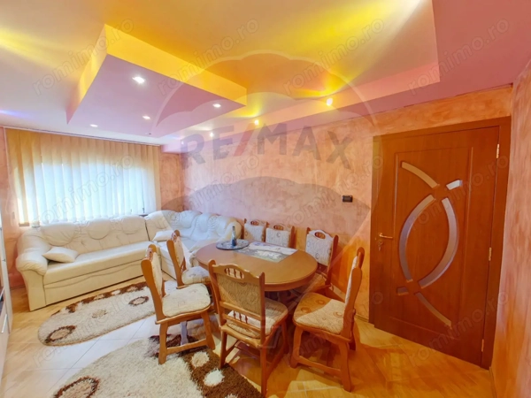 Apartament cu 3 camere de vânzare — fotografia 3