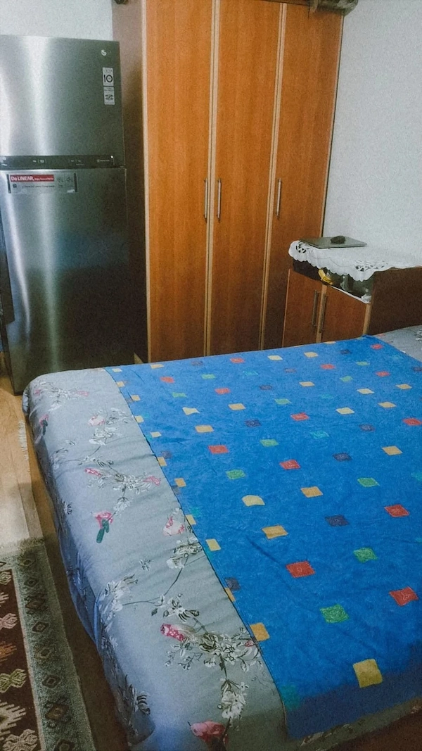 Garsonieră etaj 2 izolată, termopan, gaze trase, mobilată complet Policlinicii Bl. K15, Călărași — fotografia 3