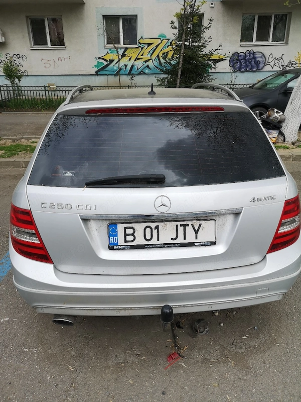 MERCEDES-BENZ C-Class 2011