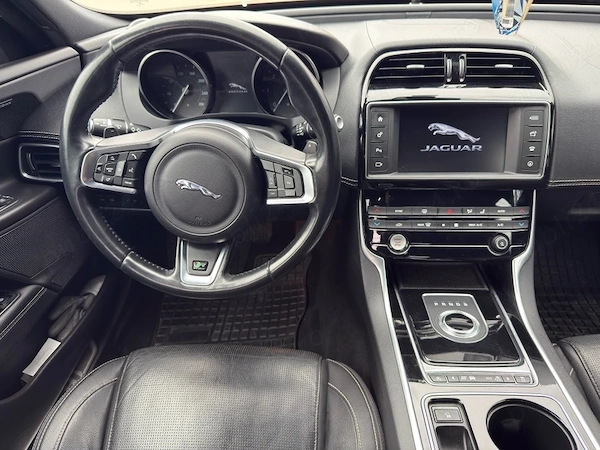 JAGUAR XE 2017 — imagine 3