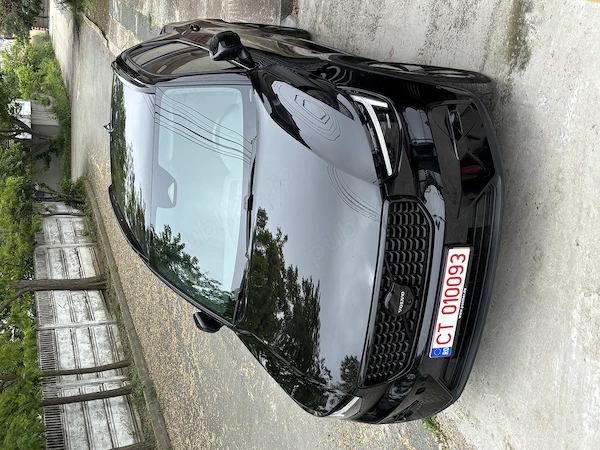 VOLVO XC40 2025 — imagine 2