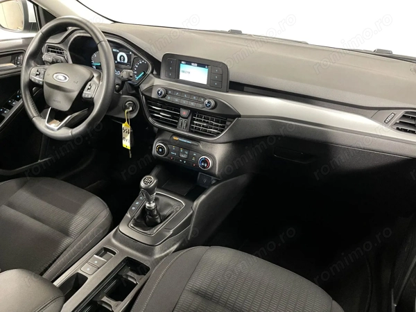 FORD Focus 2021 — imagine 8