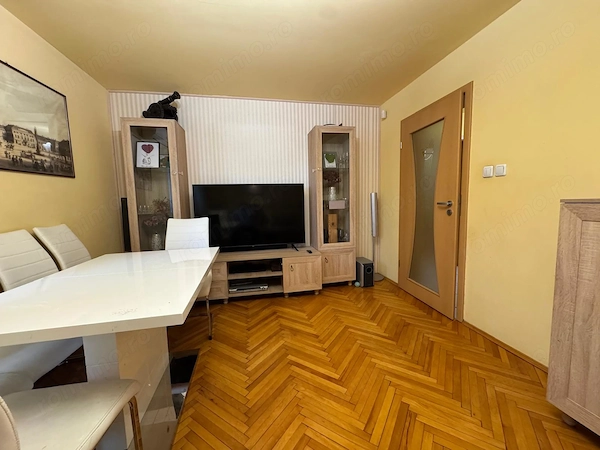 Vând apartament cu 3 camere decomandat, etajul 1,zona Lipovei -Holdelor — fotografia 3