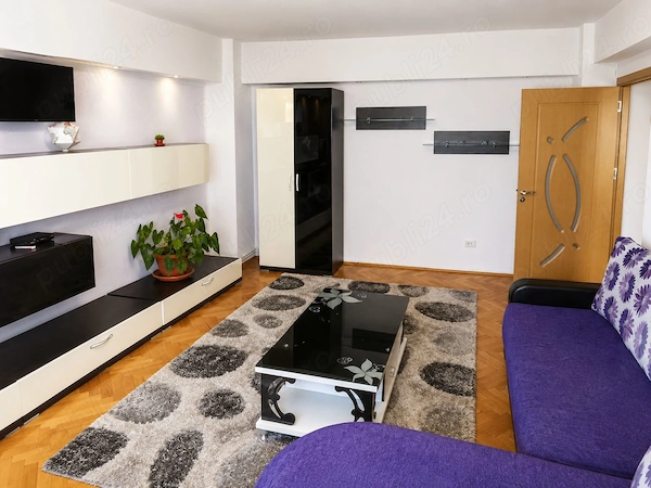De închiriat apartament cu 3 camere în Piața Cipariu — fotografia 2