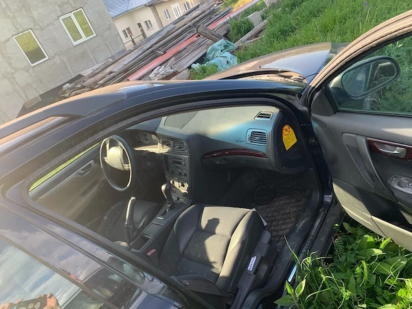 VOLVO V70 2004