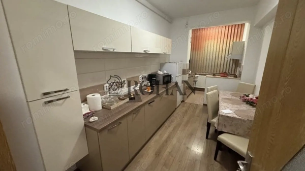 Apartament 4 camere - Anghel Saligny - Scara Interioara — fotografia 1