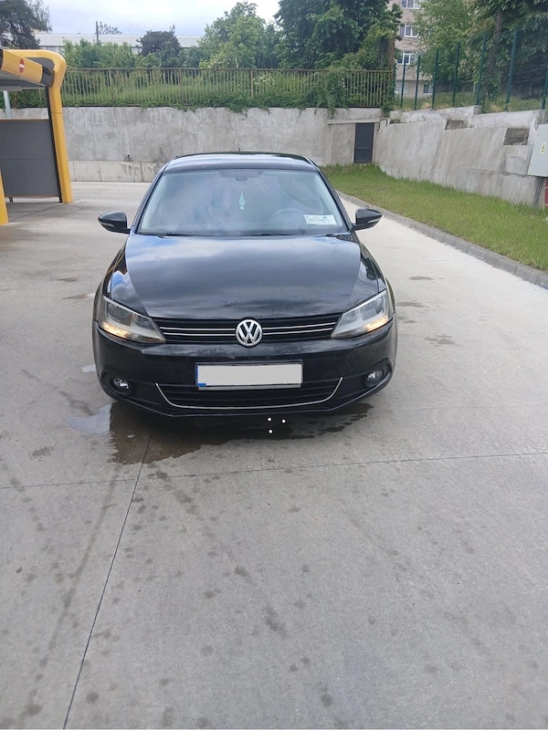 VOLKSWAGEN Jetta