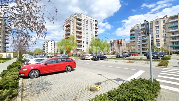 Apartament cu boxa si parcare zona Coresi — fotografia 1
