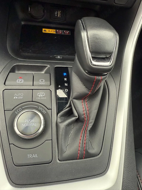 TOYOTA RAV4 2024 — imagine 8