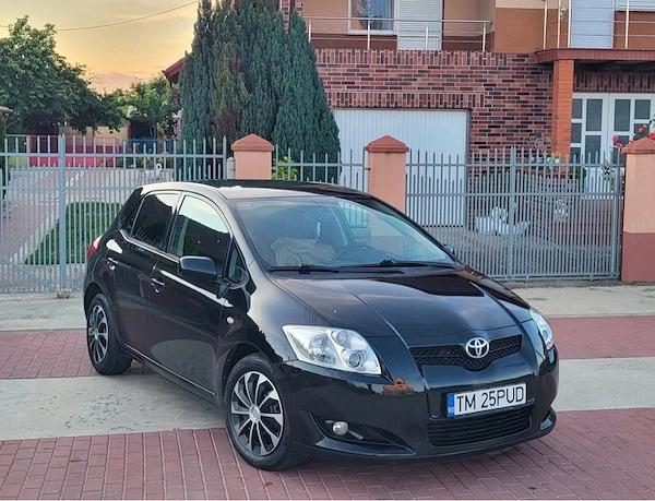 TOYOTA Auris