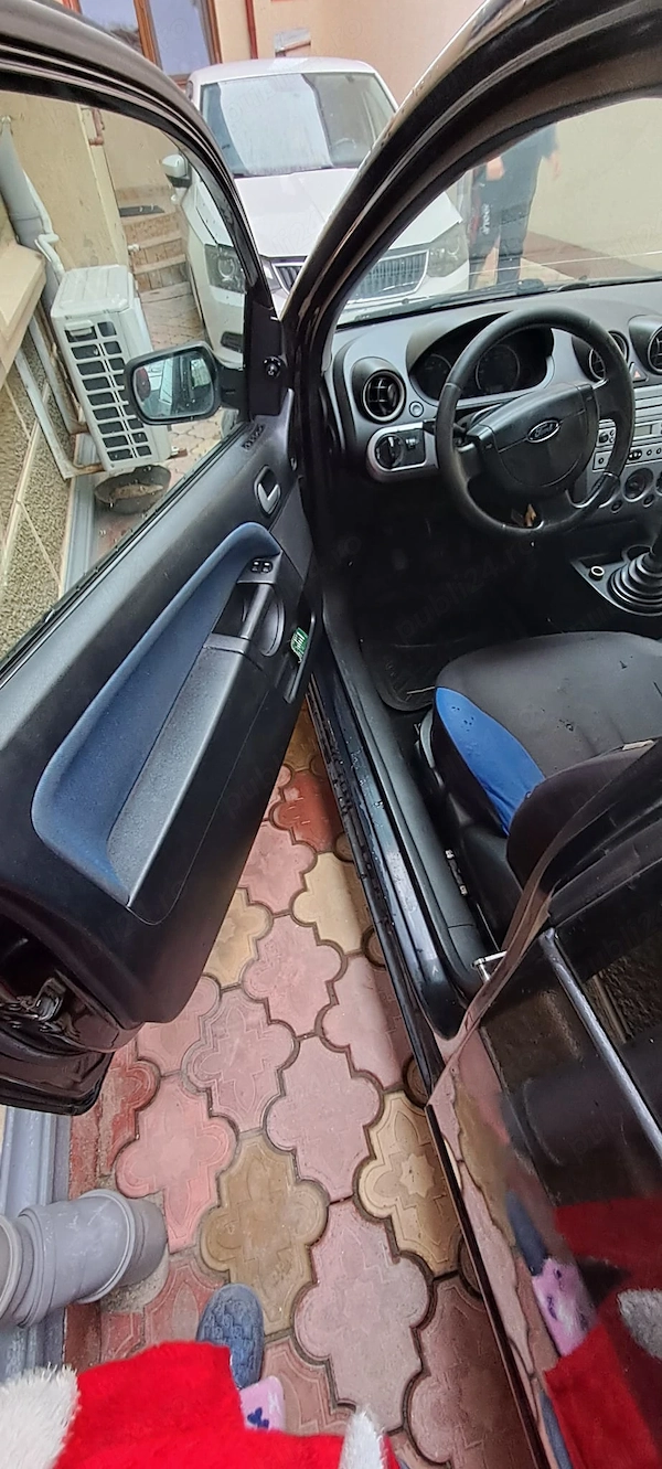 FORD Fiesta 2004