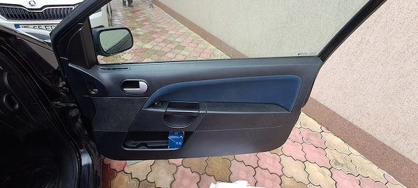 FORD Fiesta 2004 — imagine 2