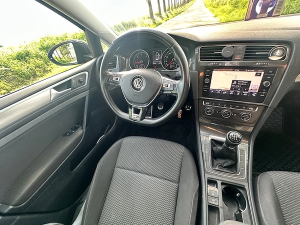 VOLKSWAGEN Golf 2018