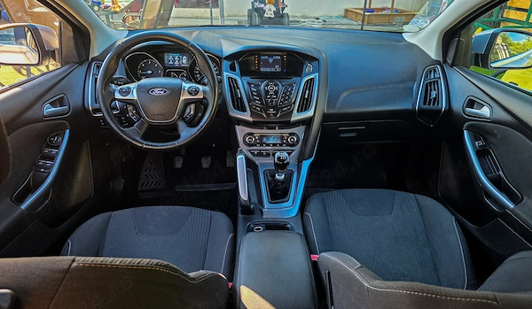 FORD Focus 2011 — imagine 5