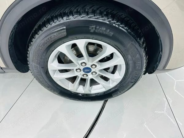 FORD Kuga 2020 — imagine 9
