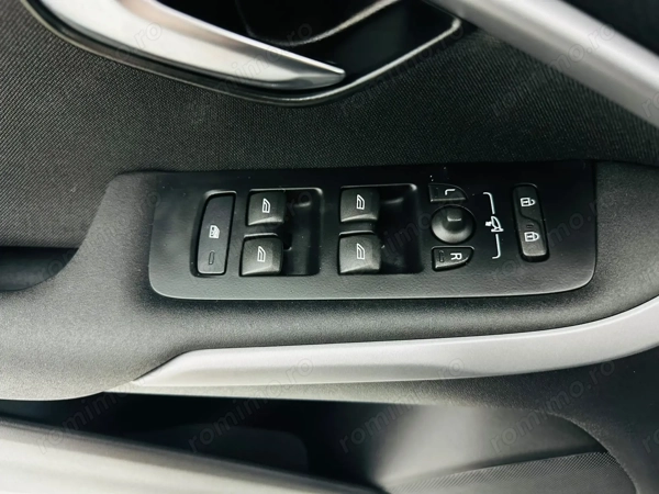 VOLVO V40 2019 — imagine 11