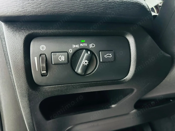 VOLVO V40 2019 — imagine 12