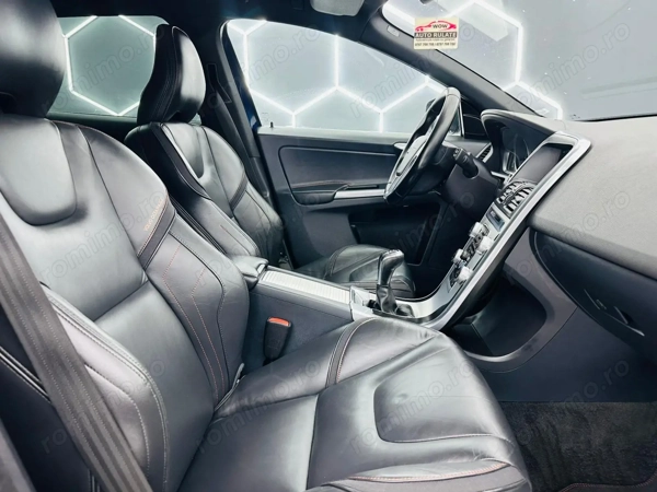 VOLVO XC60 2015 — imagine 18