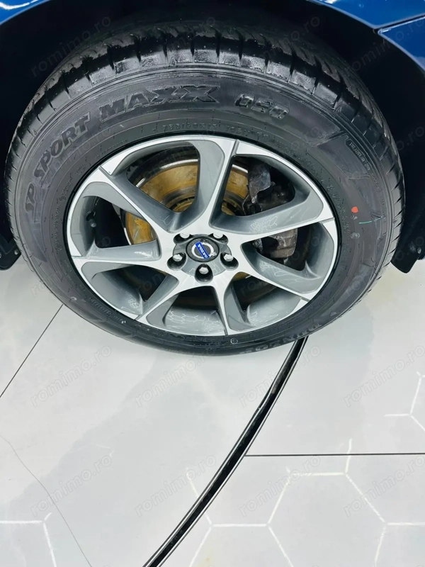 VOLVO XC60 2015 — imagine 9
