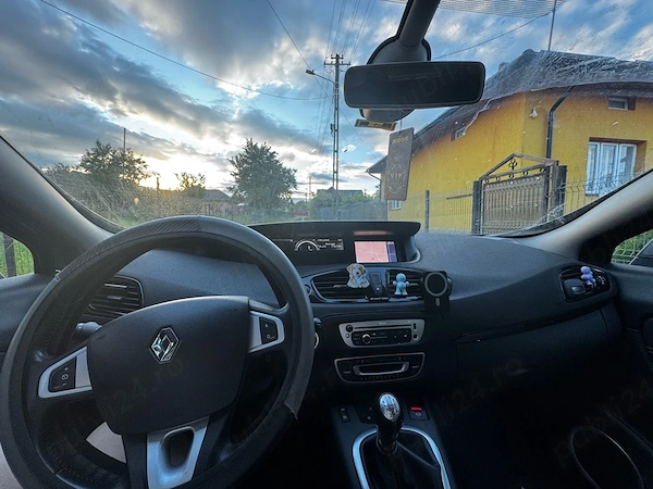 RENAULT Grand Scenic 2013