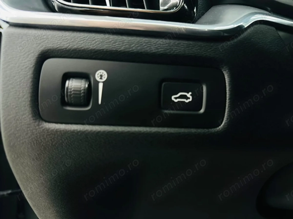 VOLVO XC60 2020 — imagine 13