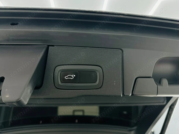 VOLVO XC60 2020 — imagine 18