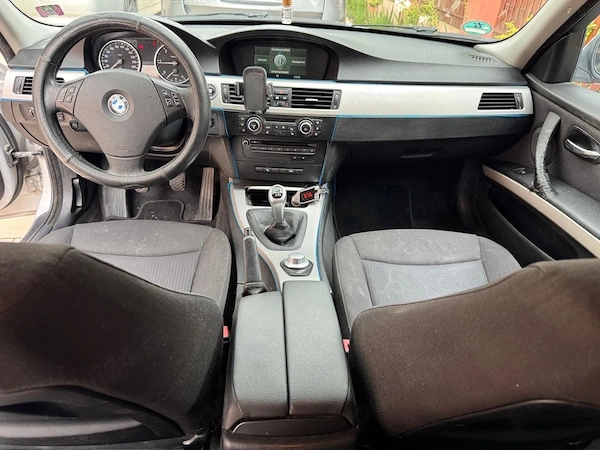 BMW 3 Series 2019 — imagine 6
