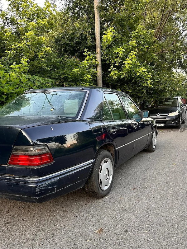MERCEDES-BENZ E-Class 1994 — imagine 4