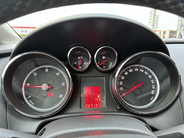 OPEL Astra 2011