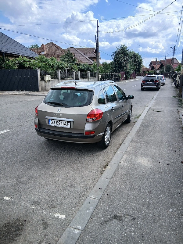Vand Renault Clio 3 Break benzina an 2009