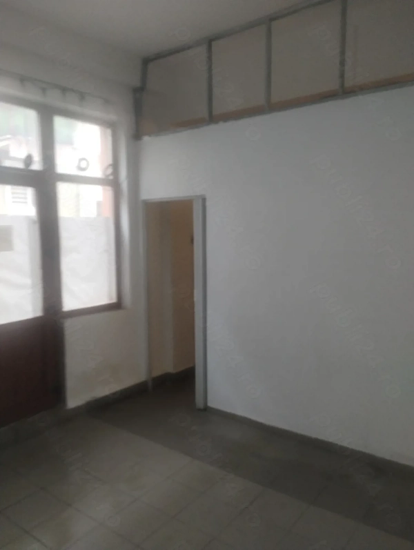 Garsoniera, parter, central, Bumbesti jiu — fotografia 3
