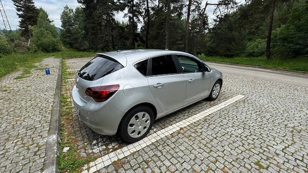 OPEL Astra 2011 — imagine 4