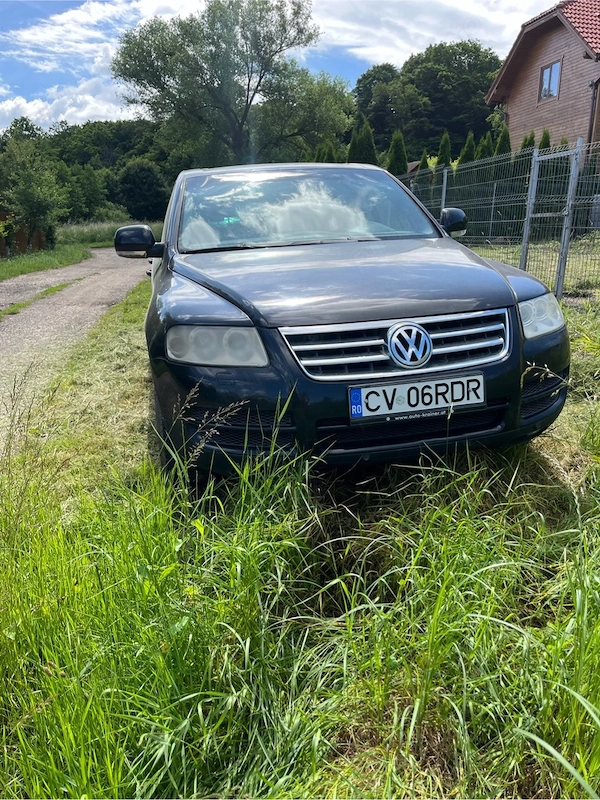 VOLKSWAGEN Touareg