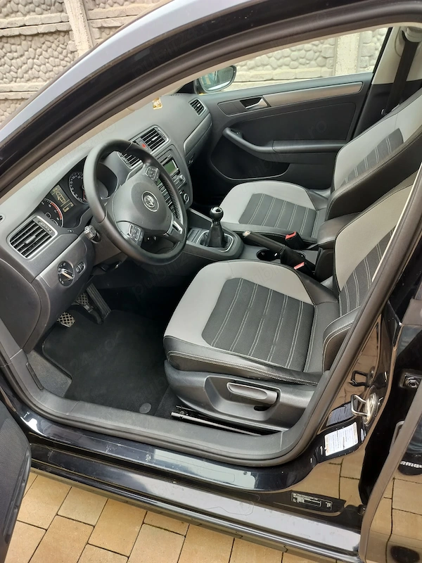 VOLKSWAGEN Jetta 2012 — imagine 5