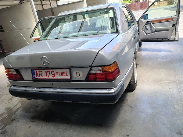 MERCEDES-BENZ E-Class 1991 — imagine 3