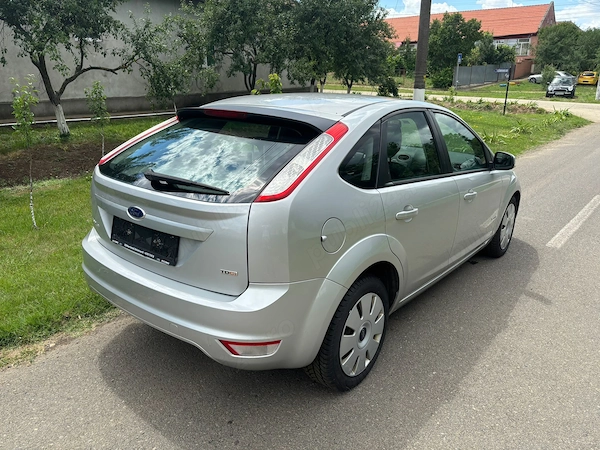 FORD Focus 2010 — imagine 5