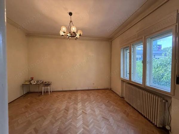 Apartament 3 camere, 72mp, etaj 1, 400m teren, garaj propriu- Complex Studentesc — fotografia 3
