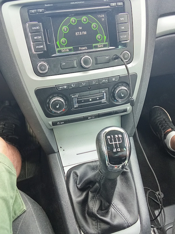 SKODA Octavia 2012 — imagine 5