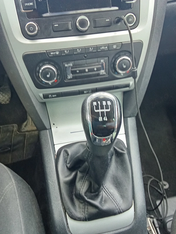 SKODA Octavia 2012 — imagine 3