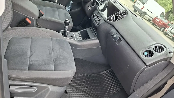 VOLKSWAGEN Tiguan 2011 — imagine 9