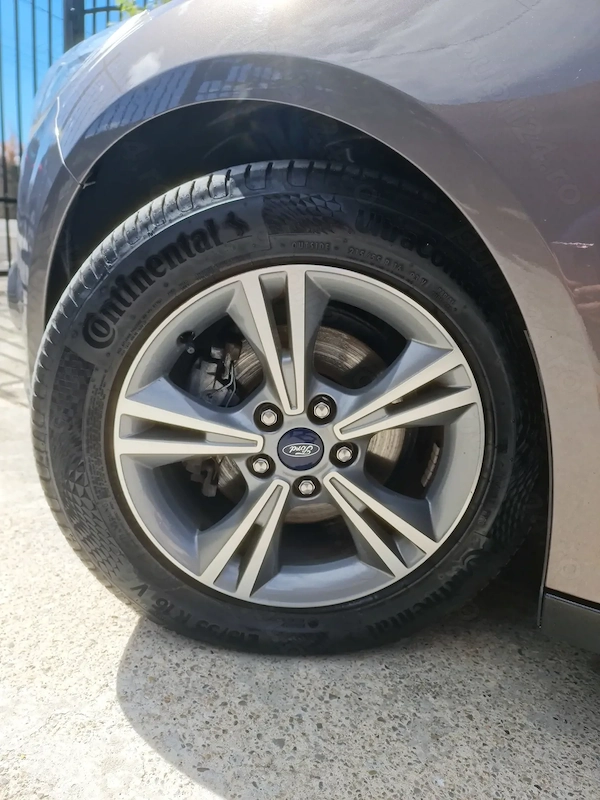 FORD Focus 2014 — imagine 8