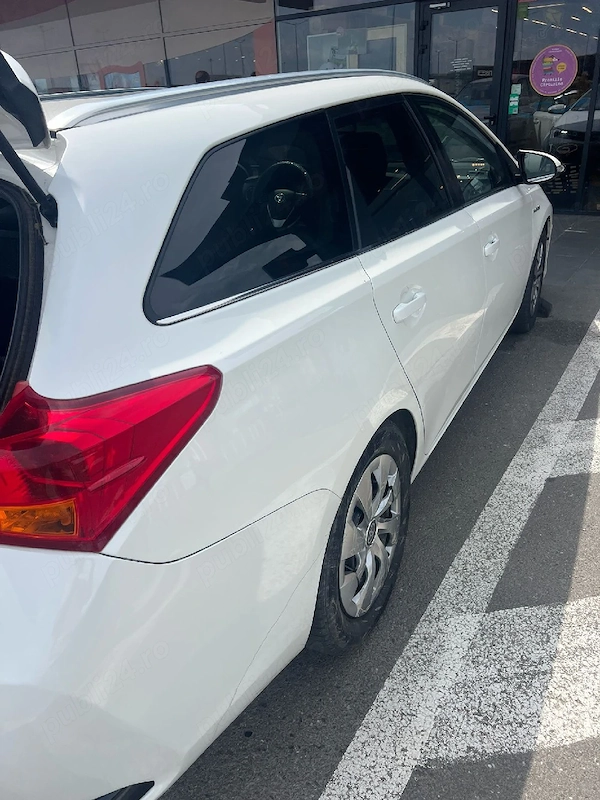 TOYOTA Auris 2013 — imagine 4