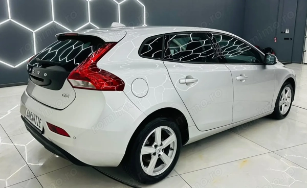 VOLVO V40 2018 — imagine 4