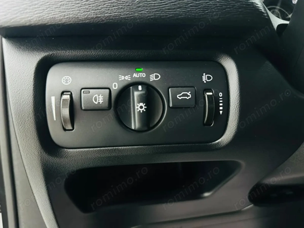 VOLVO V40 2018 — imagine 11